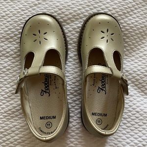 Footmates girls gold shoes